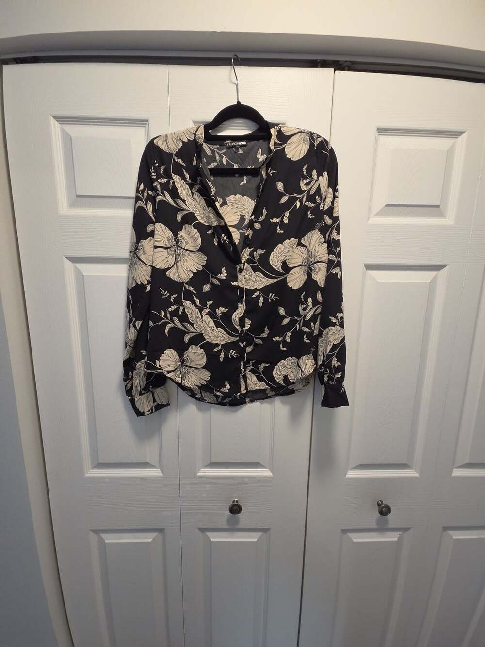 Fashion Nova Black and White Floral Long Sleeve Button-Down Blouse